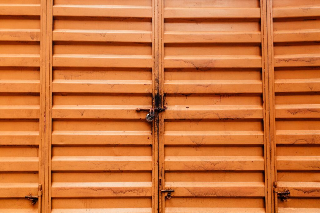 A graphic illustrating the security and trust-minimized nature of IBC compared to traditional bridges.